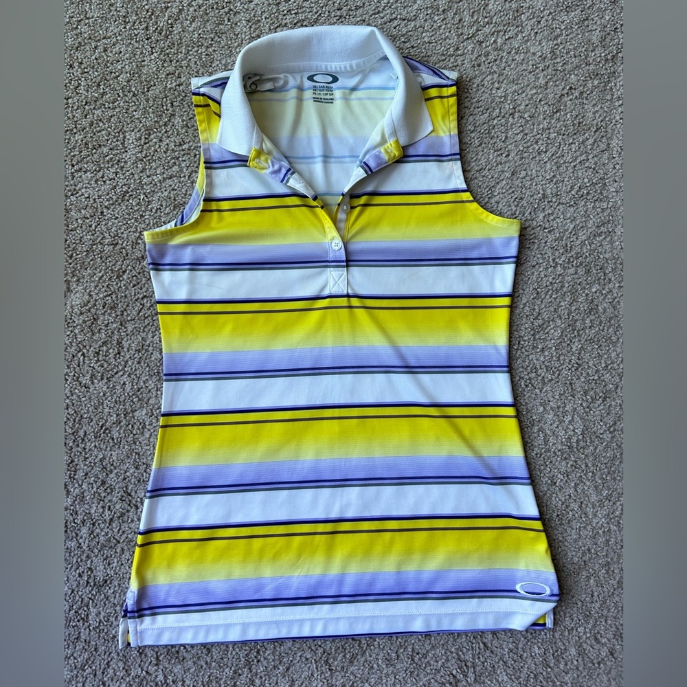 ⛳️ Women’s Oakley Golf Shirt - Size Small